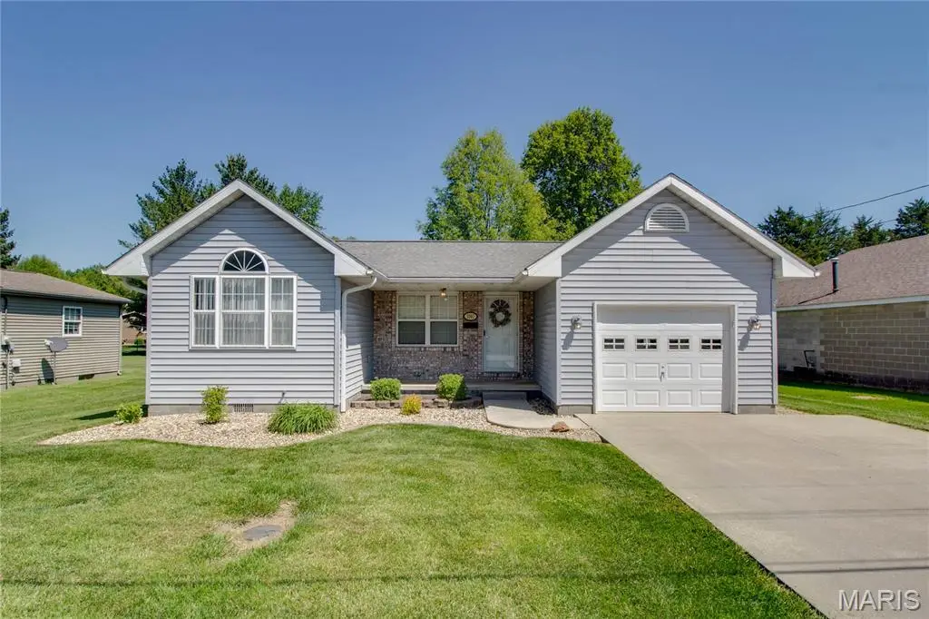 1007 W Hickory Street, Jerseyville, IL 62052 - #1
