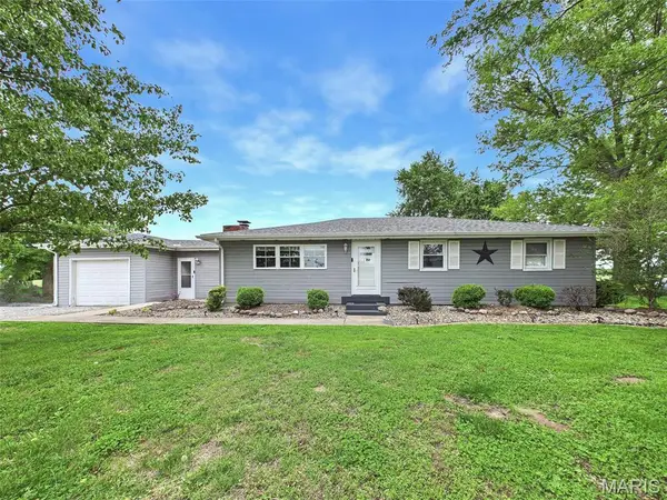 13271 Saint Rose Road, Highland, IL 62249