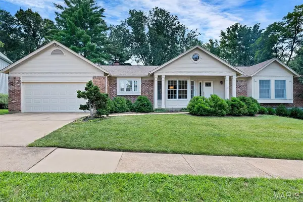 324 W Manor Drive, Chesterfield, MO 63017