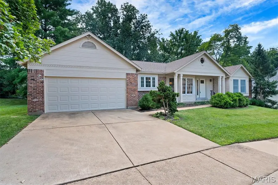 324 W Manor Drive, Chesterfield, MO 63017 - #2