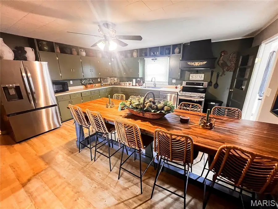 200 S Oak Street, Hoffman, IL 62250 - #2