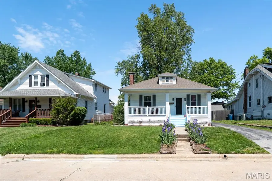 823 Douglas Street, Alton, IL 62002 - #3