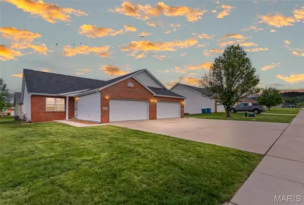 150 Field Crossing Drive #A, Highland, IL 62249