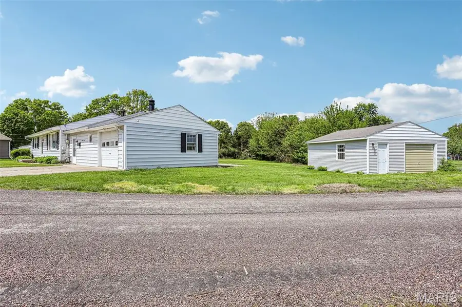 1909 N Jackson Street, Litchfield, IL 62056 - #3