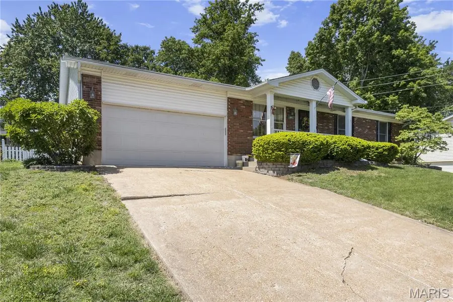 5627 Wieland Drive, Saint Louis, MO 63128 - #2