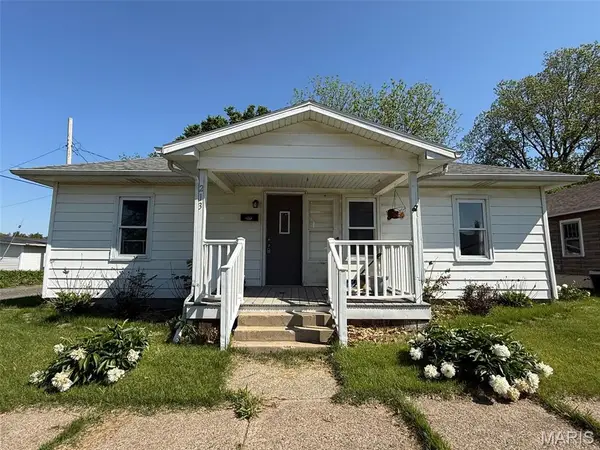 213 W Saint Clair Street, Vandalia, IL 62471