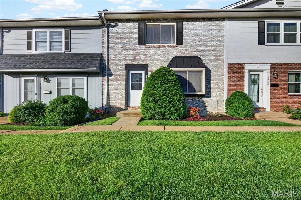 2562 Grayland Walk, Saint Louis, MO 63129 - #1