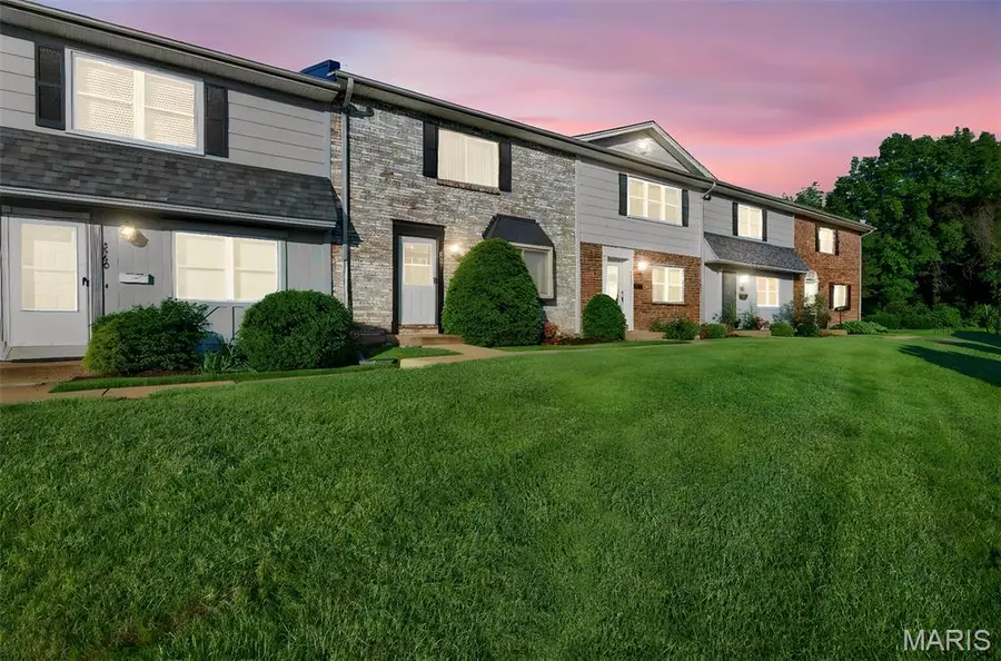 2562 Grayland Walk, Saint Louis, MO 63129 - #2