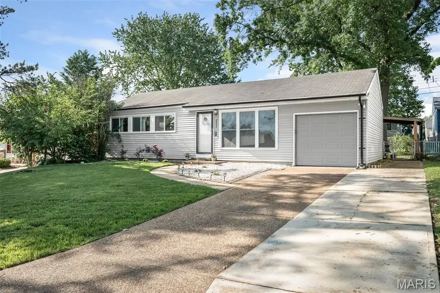 6626 Ashbury Drive, Affton, MO 63123 - #3