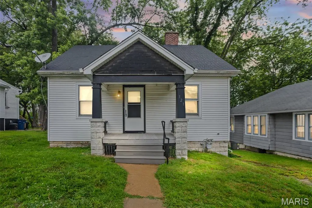 321 W Cleveland Avenue, Belleville, IL 62220 - #1