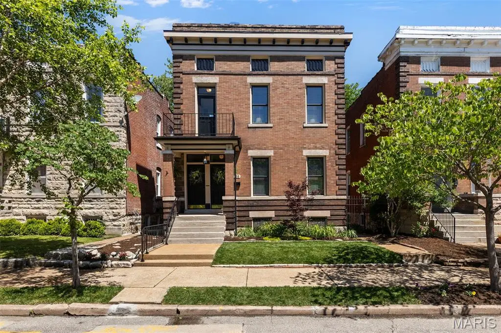 4135 Flad Avenue, Saint Louis, MO 63110 - #1