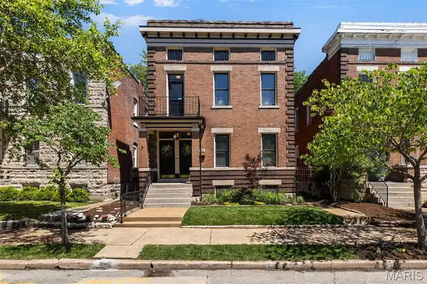 4135 Flad Avenue, St Louis, MO 63110