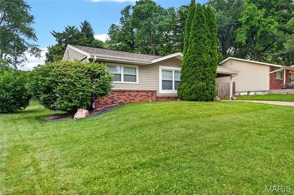 11035 Warwickhall Drive, Bridgeton, MO 63044