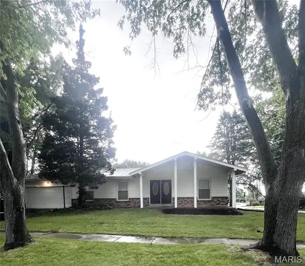 5891 Sir Edward Lane, Florissant, MO 63033