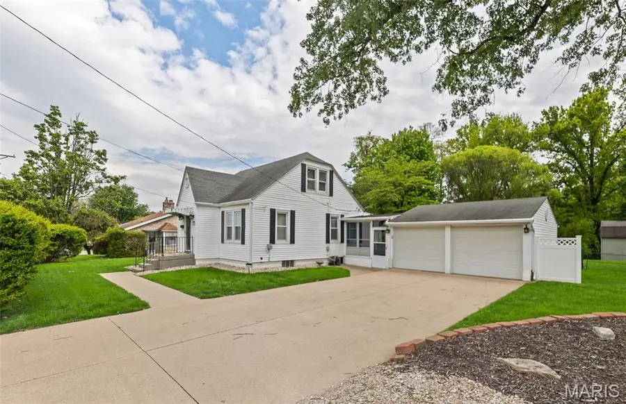 653 Elfgen Street, Alton, IL 62002 - #3