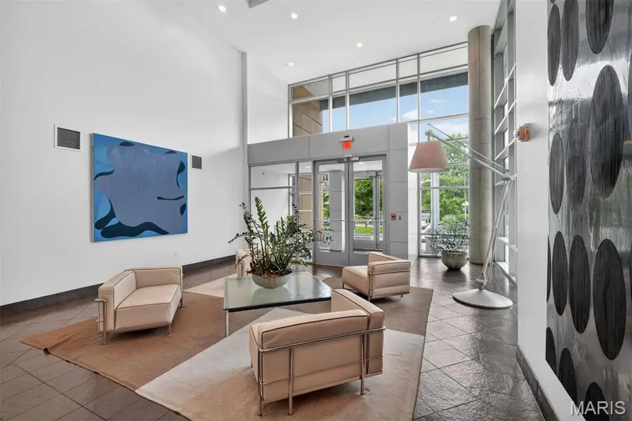 4545 Lindell Boulevard #29, Saint Louis, MO 63108 - #3