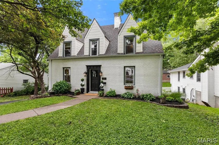 996 N Woodlawn Avenue, Kirkwood, MO 63122 - #2