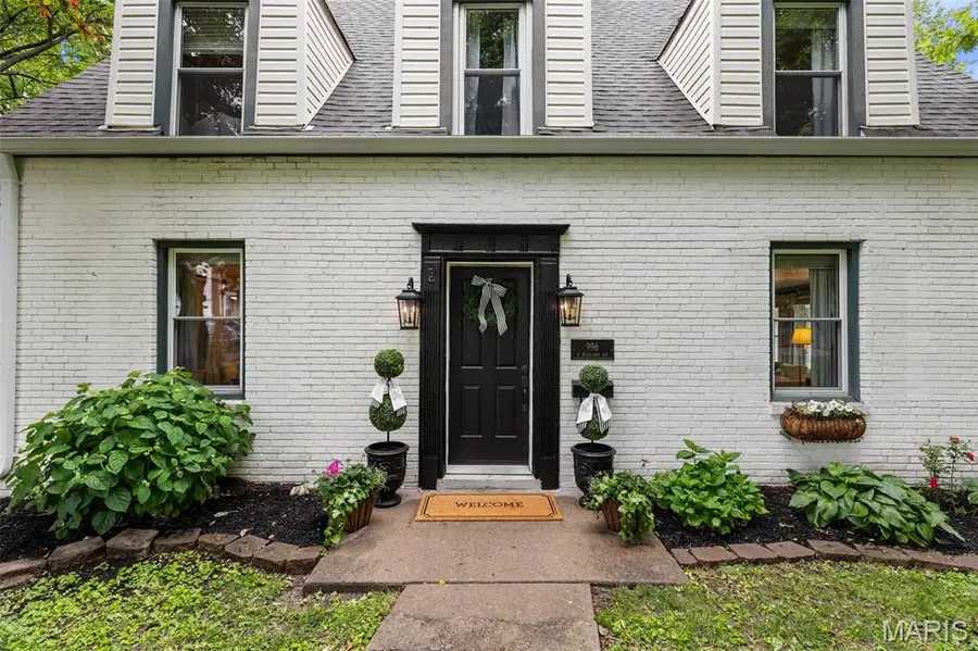 996 N Woodlawn Avenue, Kirkwood, MO 63122 - #3
