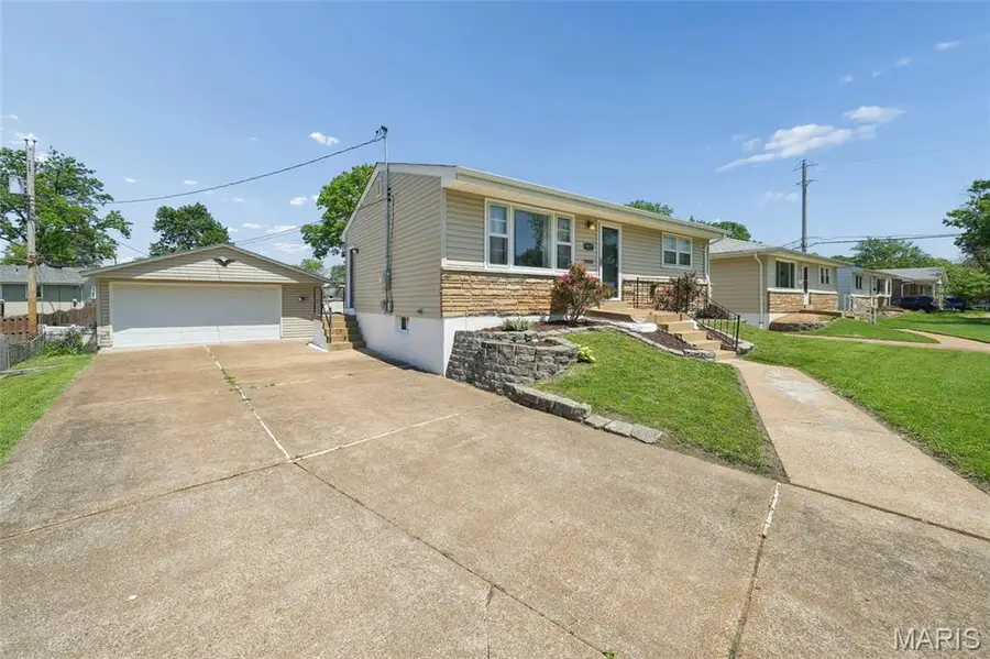7827 Clymer Drive, Saint Louis, MO 63123 - #2
