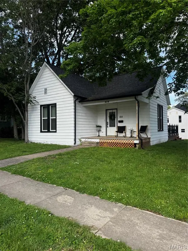 404 N Locust Street, Greenville, IL 62246