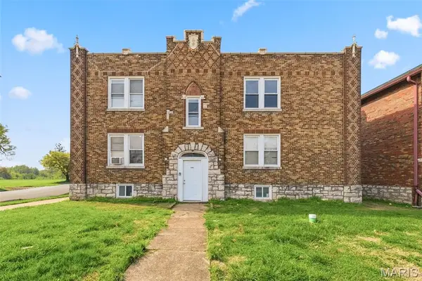 3900 Dunnica Avenue, St Louis, MO 63116