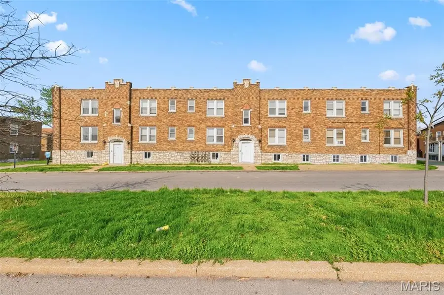 3900 Dunnica Avenue, Saint Louis, MO 63116 - #2