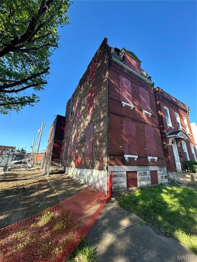 2806 Magnolia Avenue, Saint Louis, MO 63118 - #3