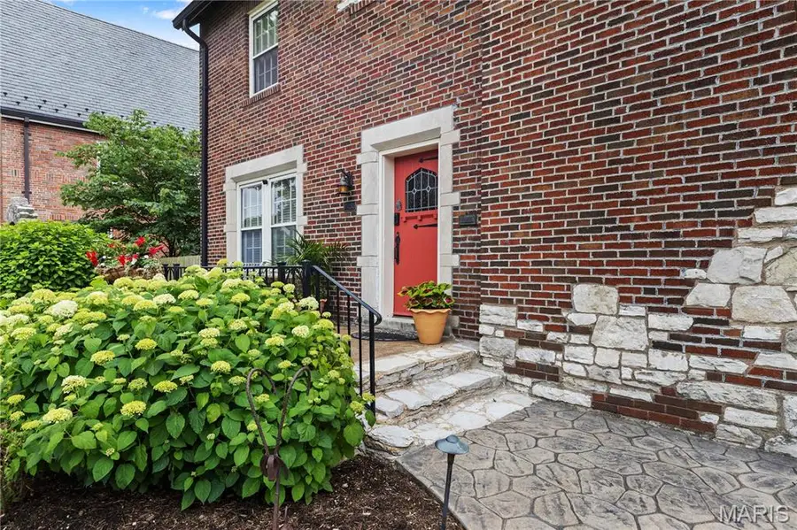 7456 Parkdale Avenue, Clayton, MO 63105 - #3