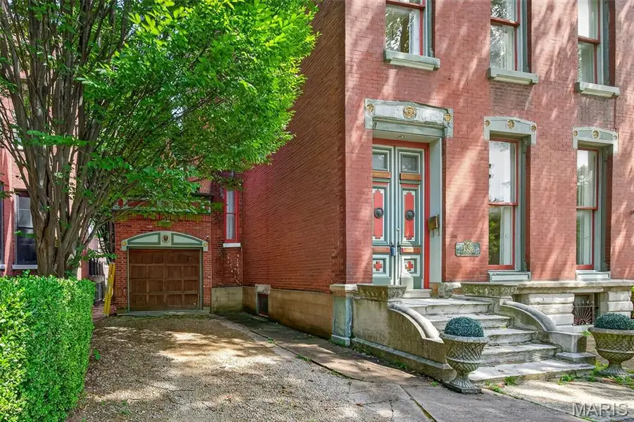 1554 Mississippi Avenue, Saint Louis, MO 63104 - #3