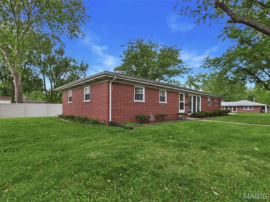121 Sheffield Drive, Belleville, IL 62223 - #3