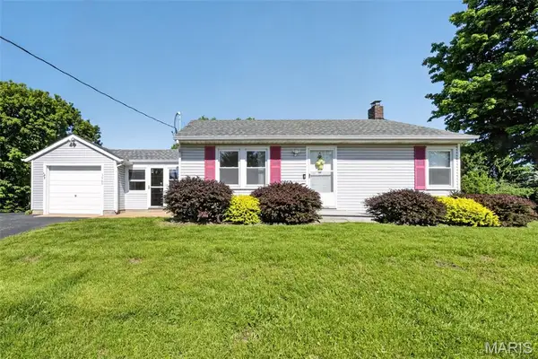 3909 Shackelford Road, Florissant, MO 63034