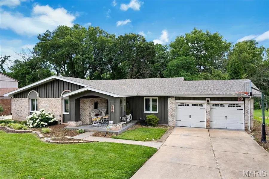 806 Hollyridge Drive, Ballwin, MO 63011 - #2