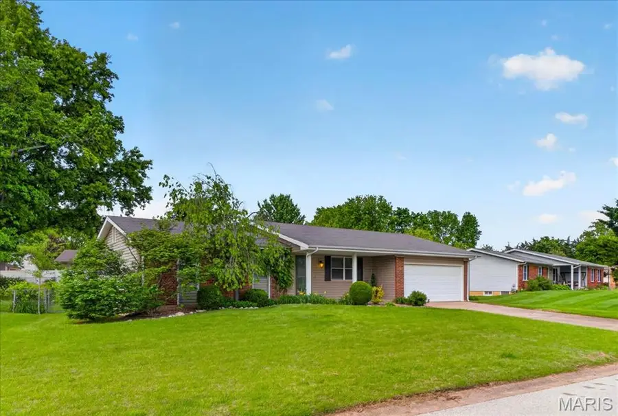 4 Glenview Drive, Saint Charles, MO 63304 - #2