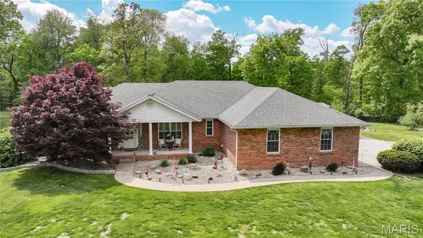31531 Oak Trail Drive, Brighton, IL 62012