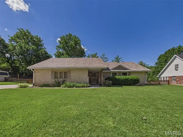 240 Sherwood Drive, Glen Carbon, IL 62034