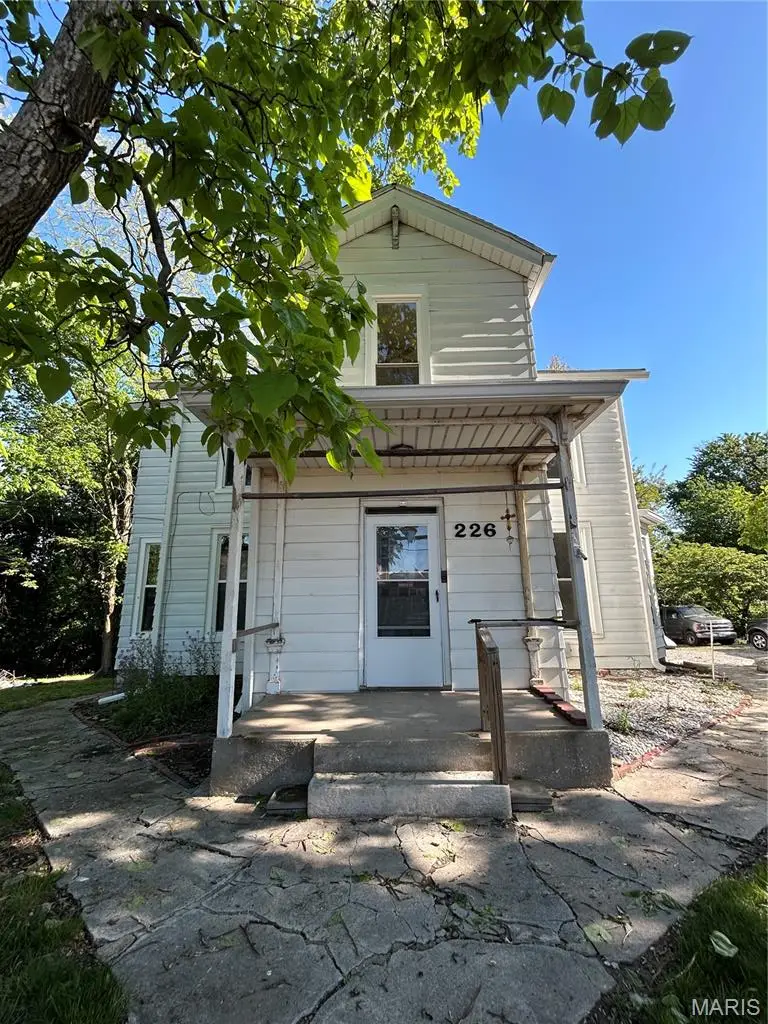 226 E 5th Street, Alton, IL 62002 - #1