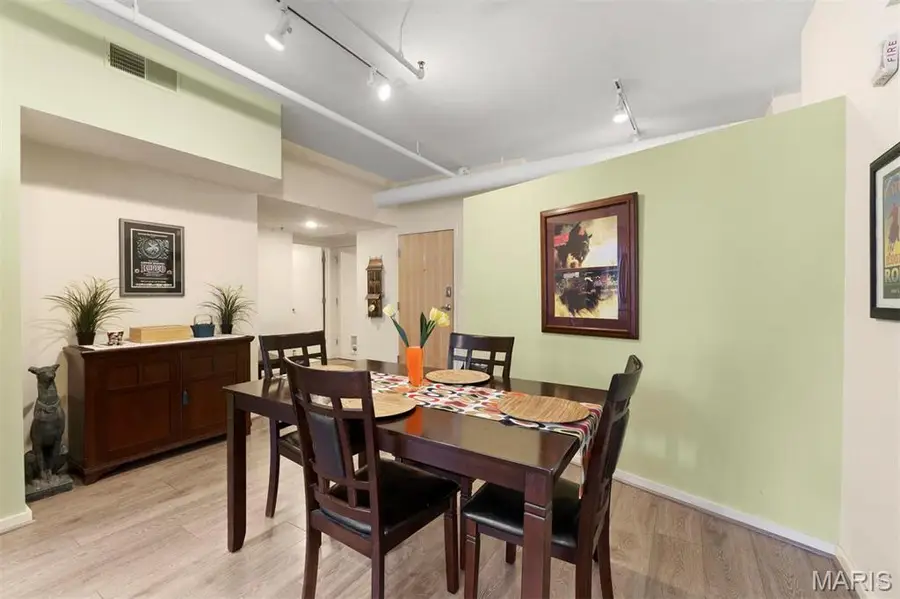 915 Olive Street #1011, Saint Louis, MO 63101 - #3