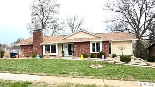 23 Sweetwood Court, Ballwin, MO 63011