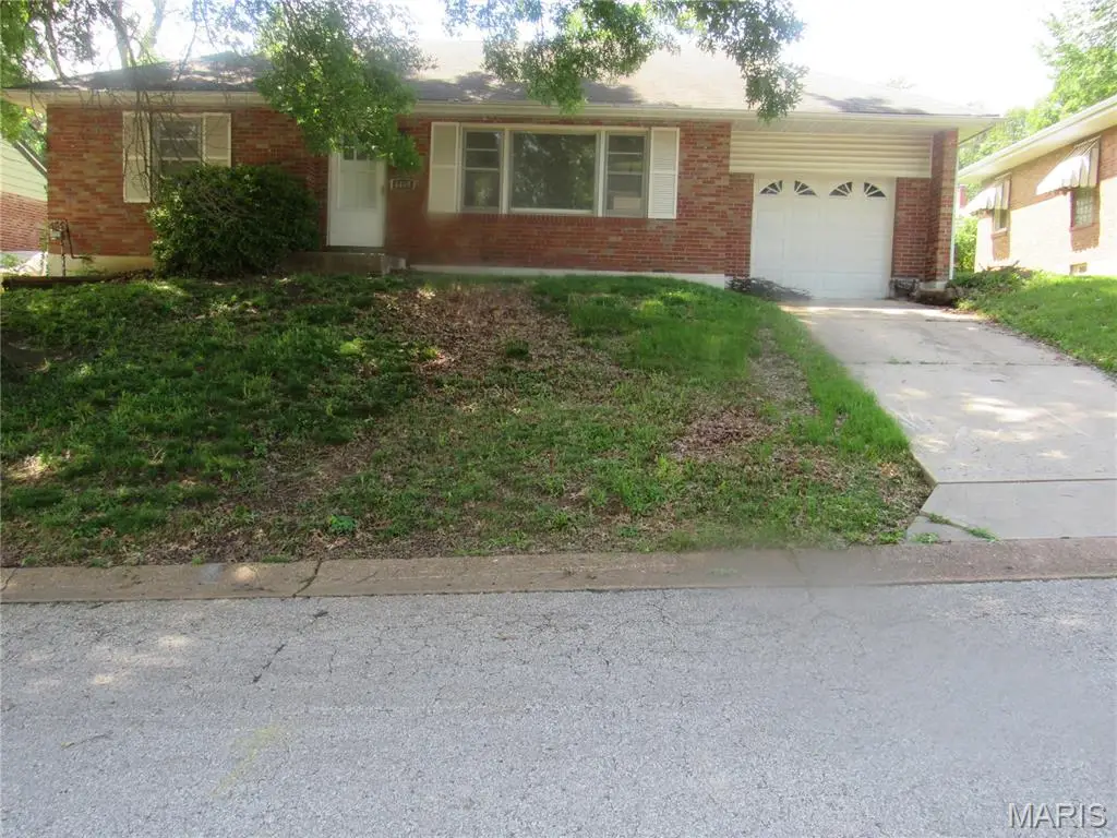 4409 Colonial Avenue, Saint Louis, MO 63121 - #1