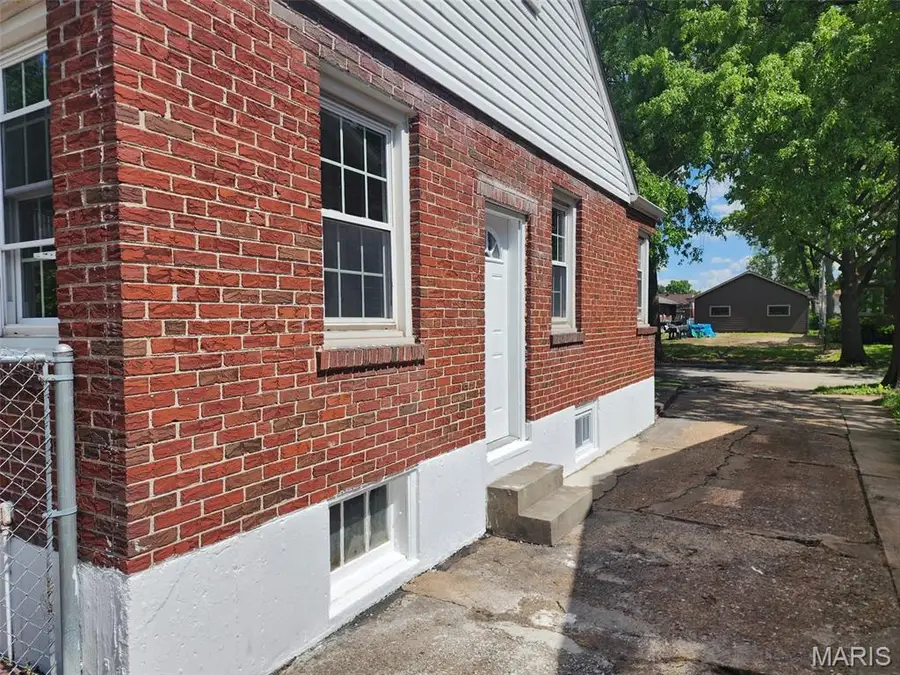 2557 Edison Avenue, Granite City, IL 62040 - #3