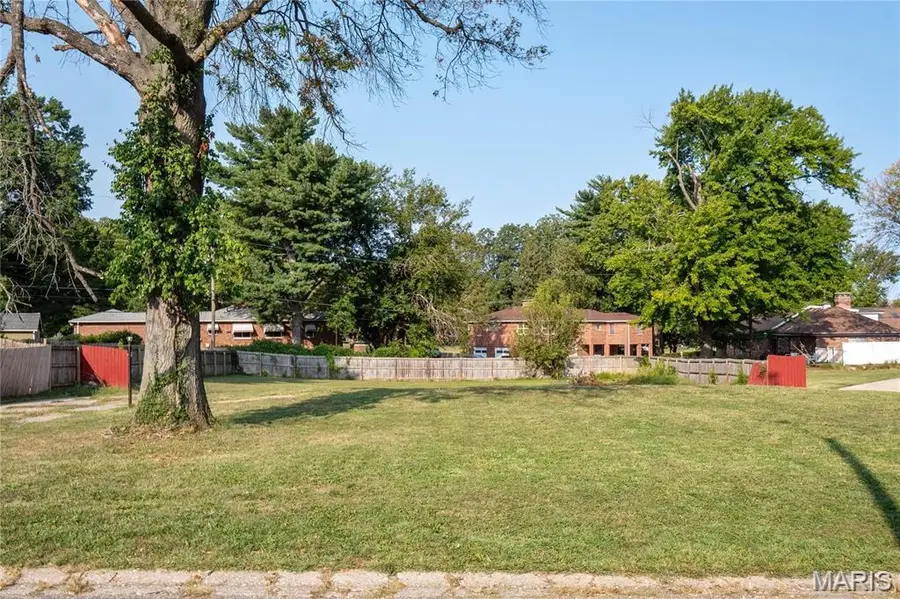 405 E Park Drive, Belleville, IL 62226 - #2