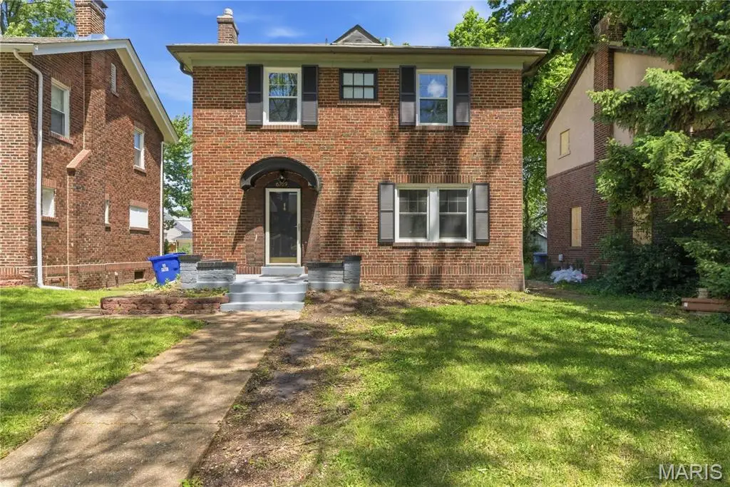 6769 Chamberlain Avenue, Saint Louis, MO 63130 - #1