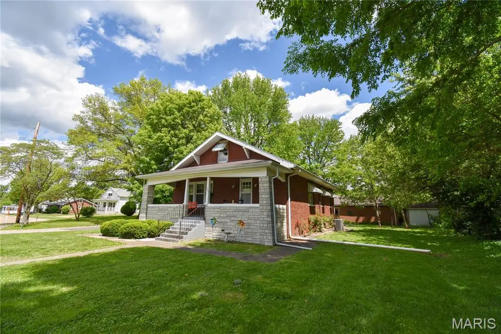 302 S Hackman Street, Staunton, IL 62088 - #1