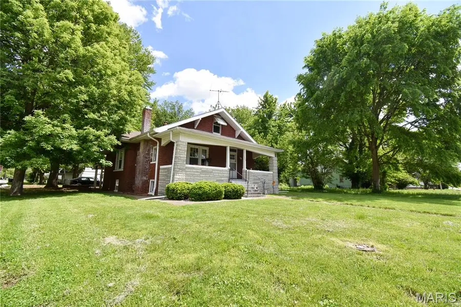 302 S Hackman Street, Staunton, IL 62088 - #2