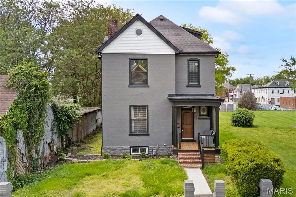 221 N Jackson Street, Belleville, IL 62220 - #1