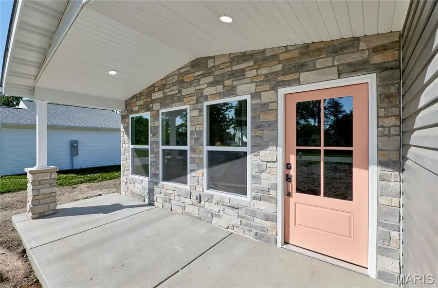 113 N Illinois Street, New Florence, MO 63363 - #3