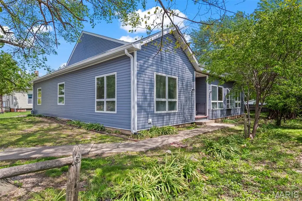 716 N Jefferson Street, Litchfield, IL 62056 - #1