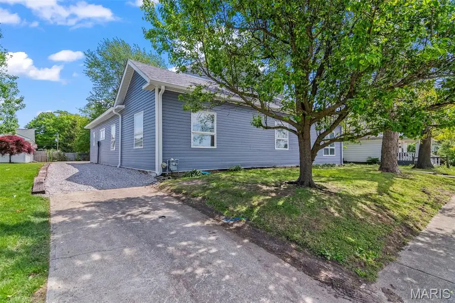 716 N Jefferson Street, Litchfield, IL 62056 - #2