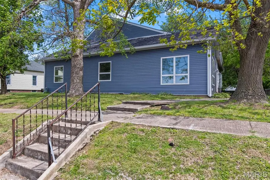 716 N Jefferson Street, Litchfield, IL 62056 - #3
