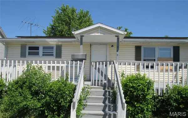 209 W 2nd South Street, Mount Olive, IL 62069